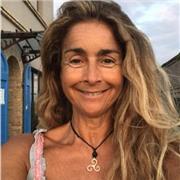 Ciao! Sono Maria Antonietta. 
Amo insegnare a scuola, ma amo anche viaggiare e insegnare online. Ho insegnato italiano in diversi paesi come l'Australia nelle Scuole, New York, Perugia e ora vivo a Tenerife. 
Ho un Progetto per gli italiani che vivono q